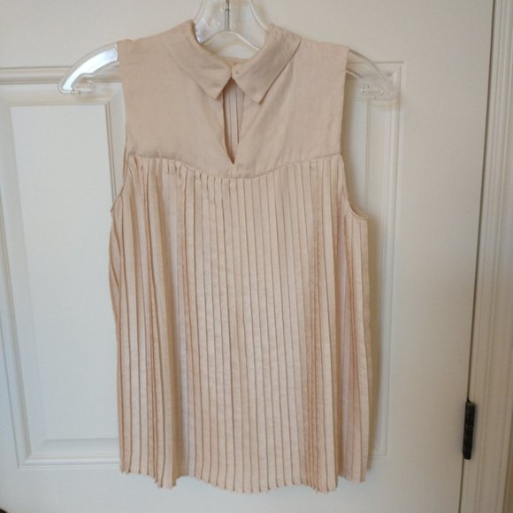 Tahari size XS cream sleeveless top - Picture 2 of 9